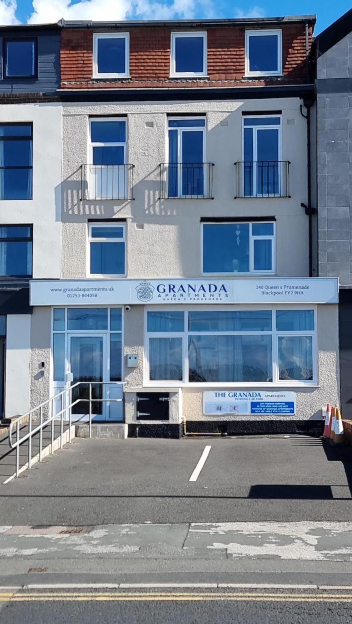 Granada Apartments Queen'S Promenade Blackpool Esterno foto
