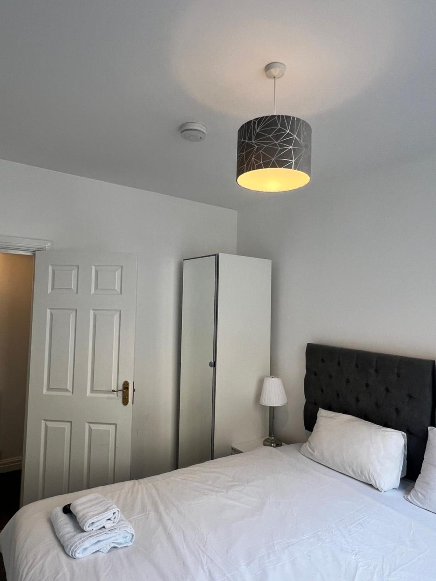 Granada Apartments Queen'S Promenade Blackpool Esterno foto