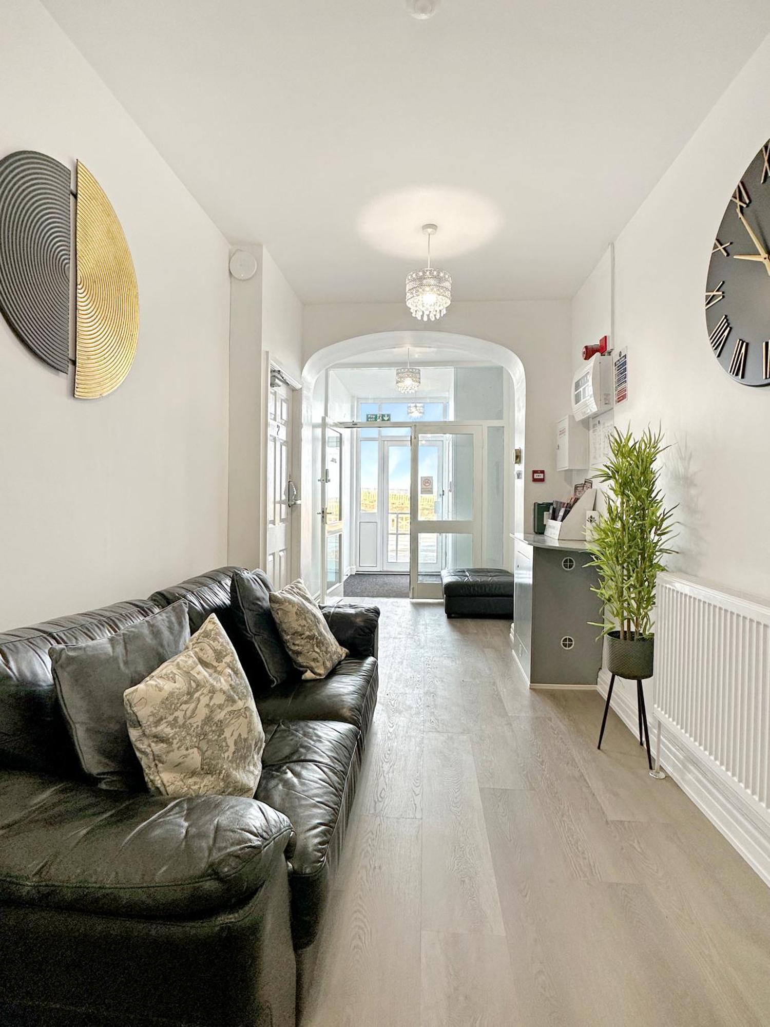 Granada Apartments Queen'S Promenade Blackpool Esterno foto