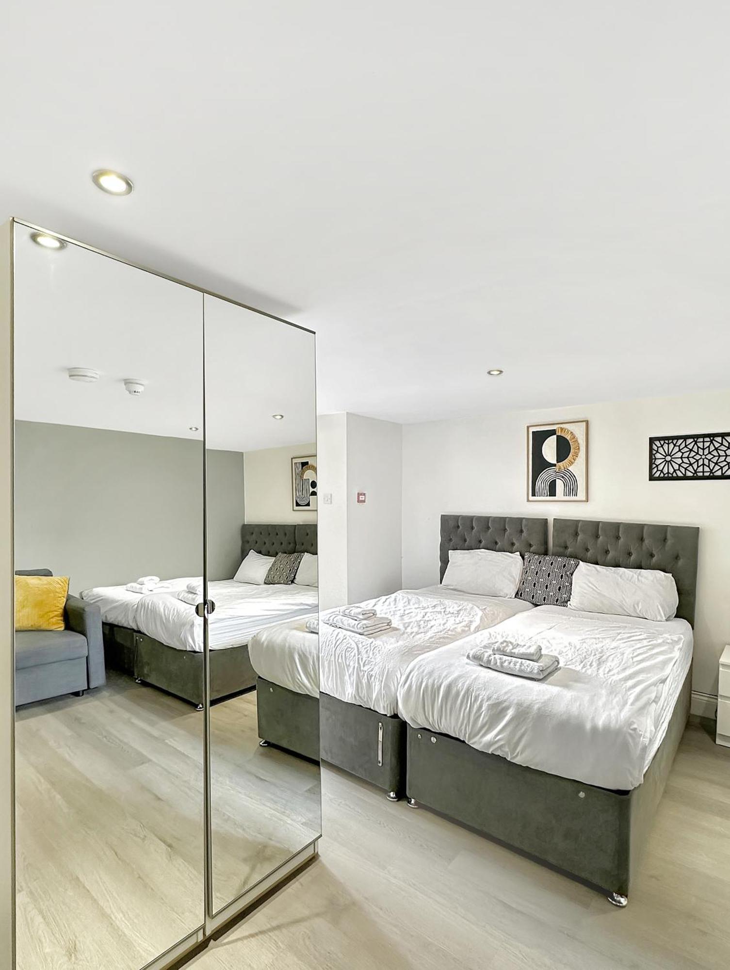 Granada Apartments Queen'S Promenade Blackpool Esterno foto