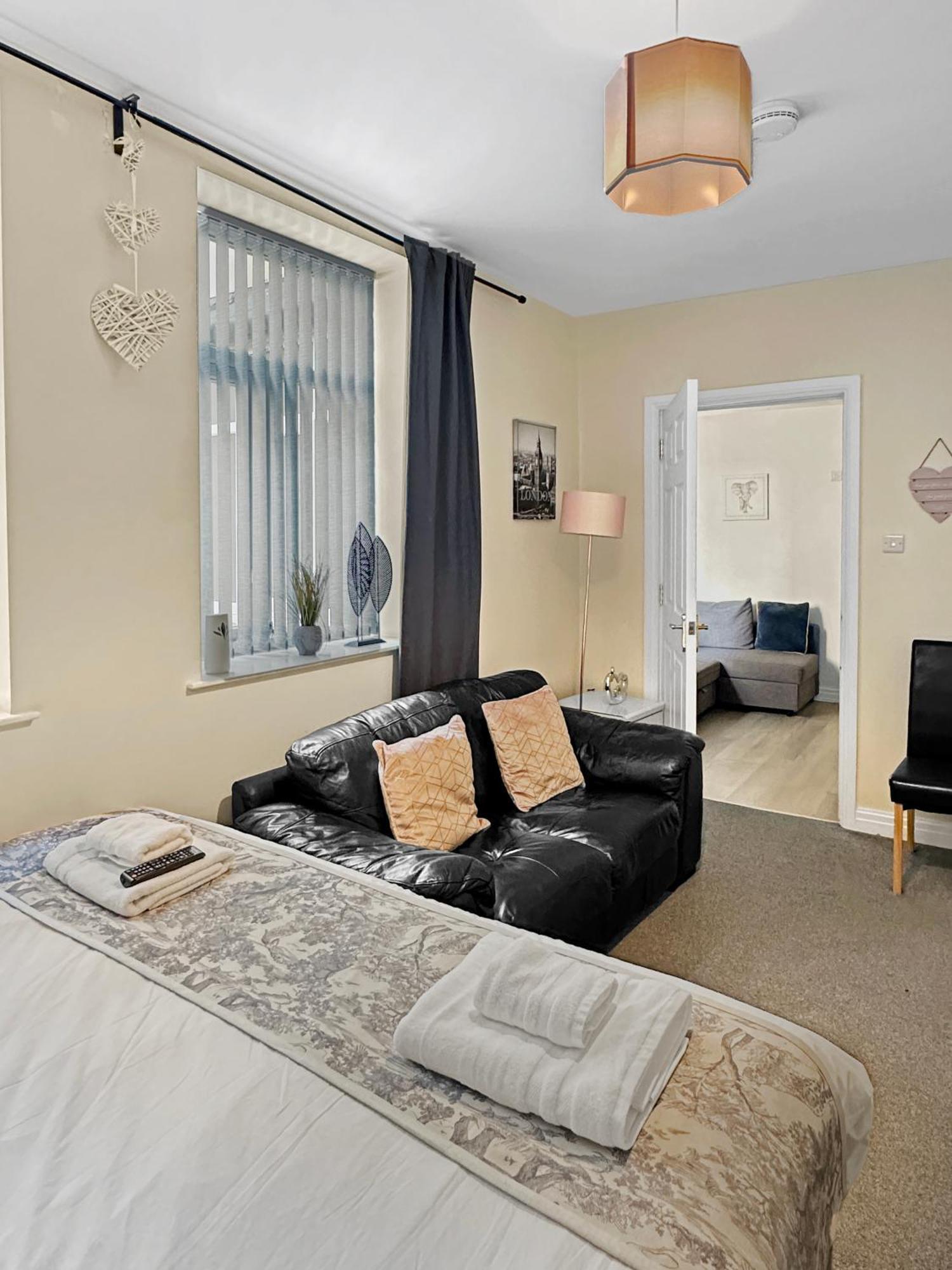 Granada Apartments Queen'S Promenade Blackpool Esterno foto