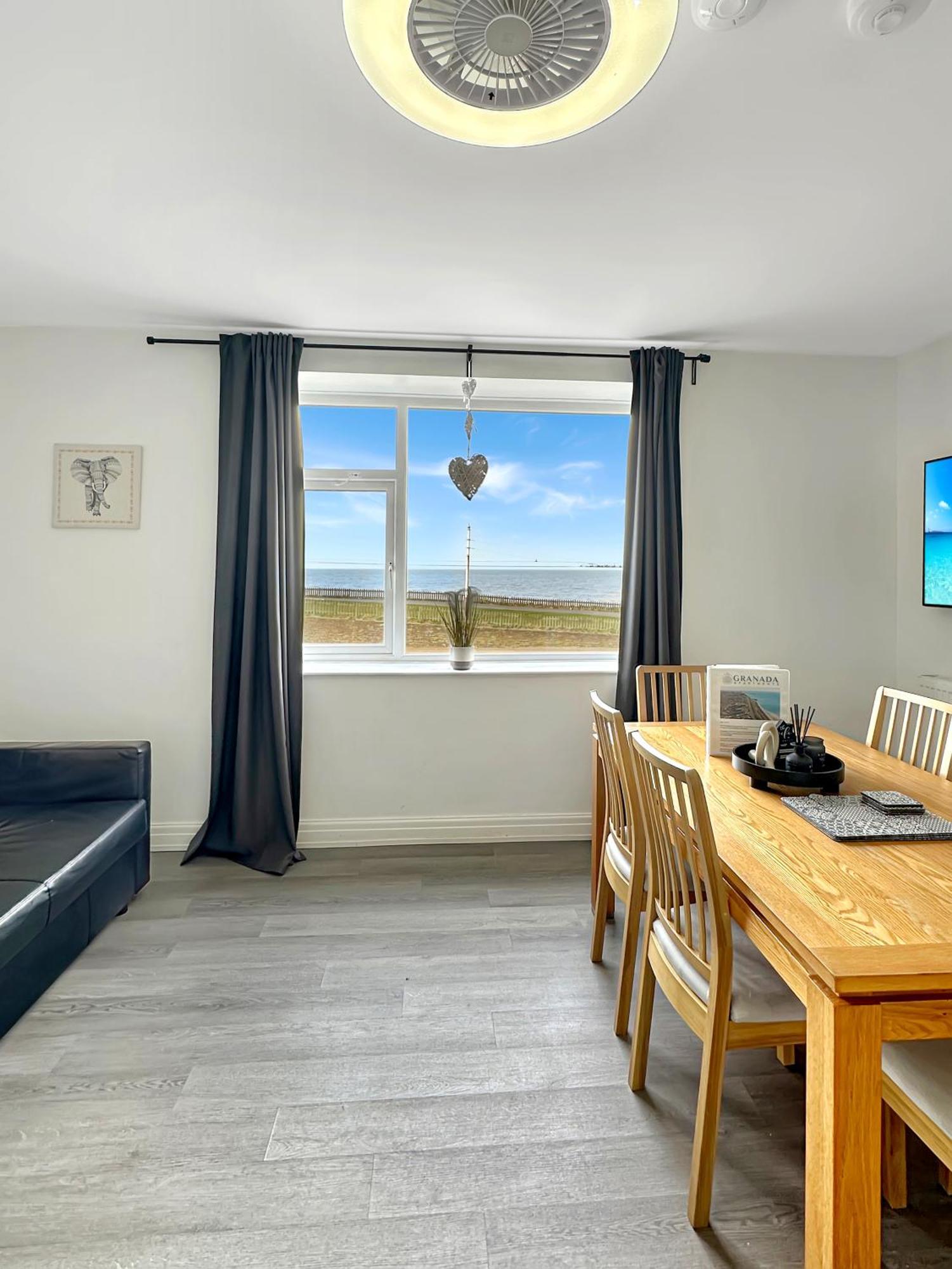 Granada Apartments Queen'S Promenade Blackpool Esterno foto