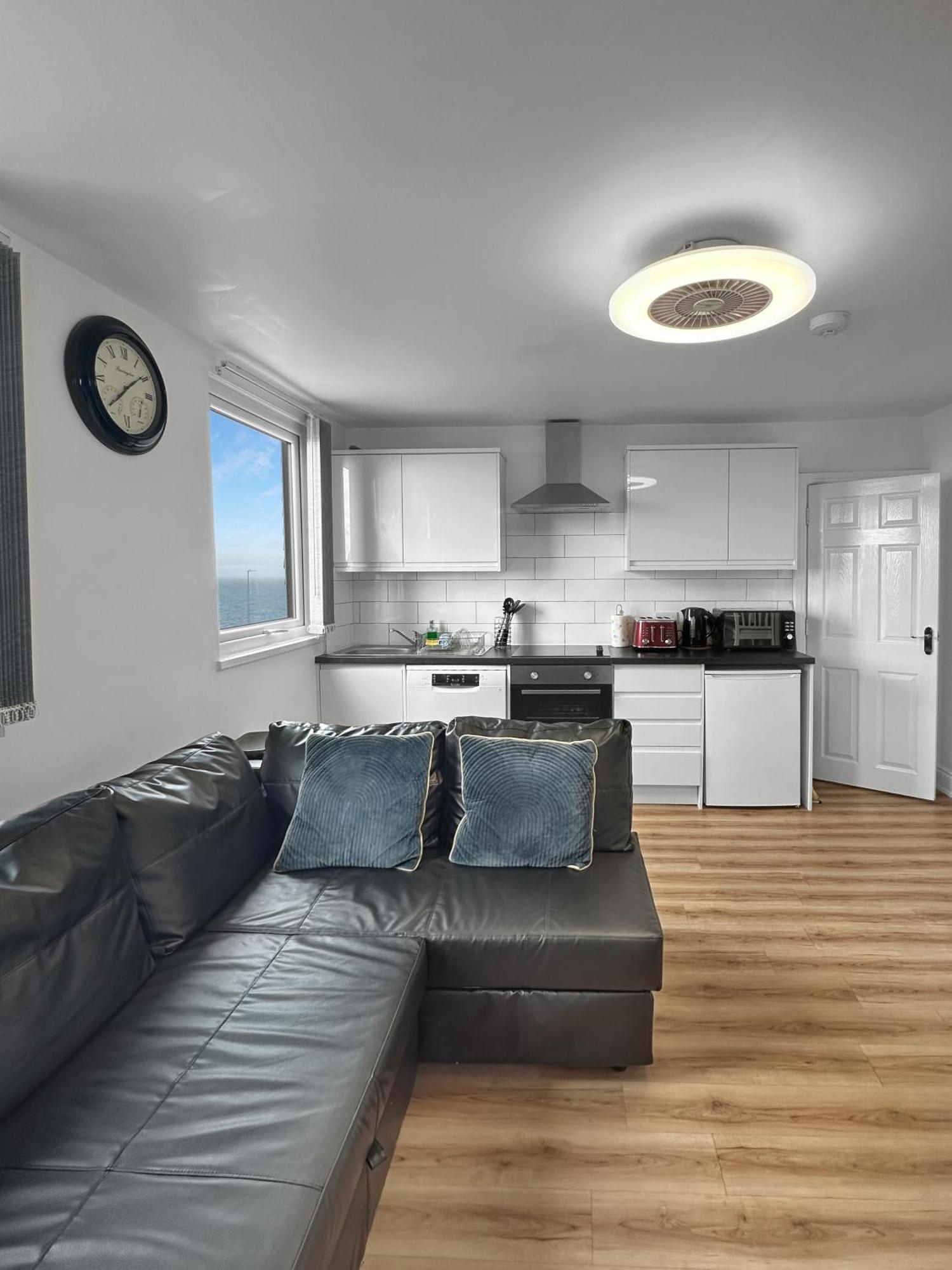 Granada Apartments Queen'S Promenade Blackpool Esterno foto