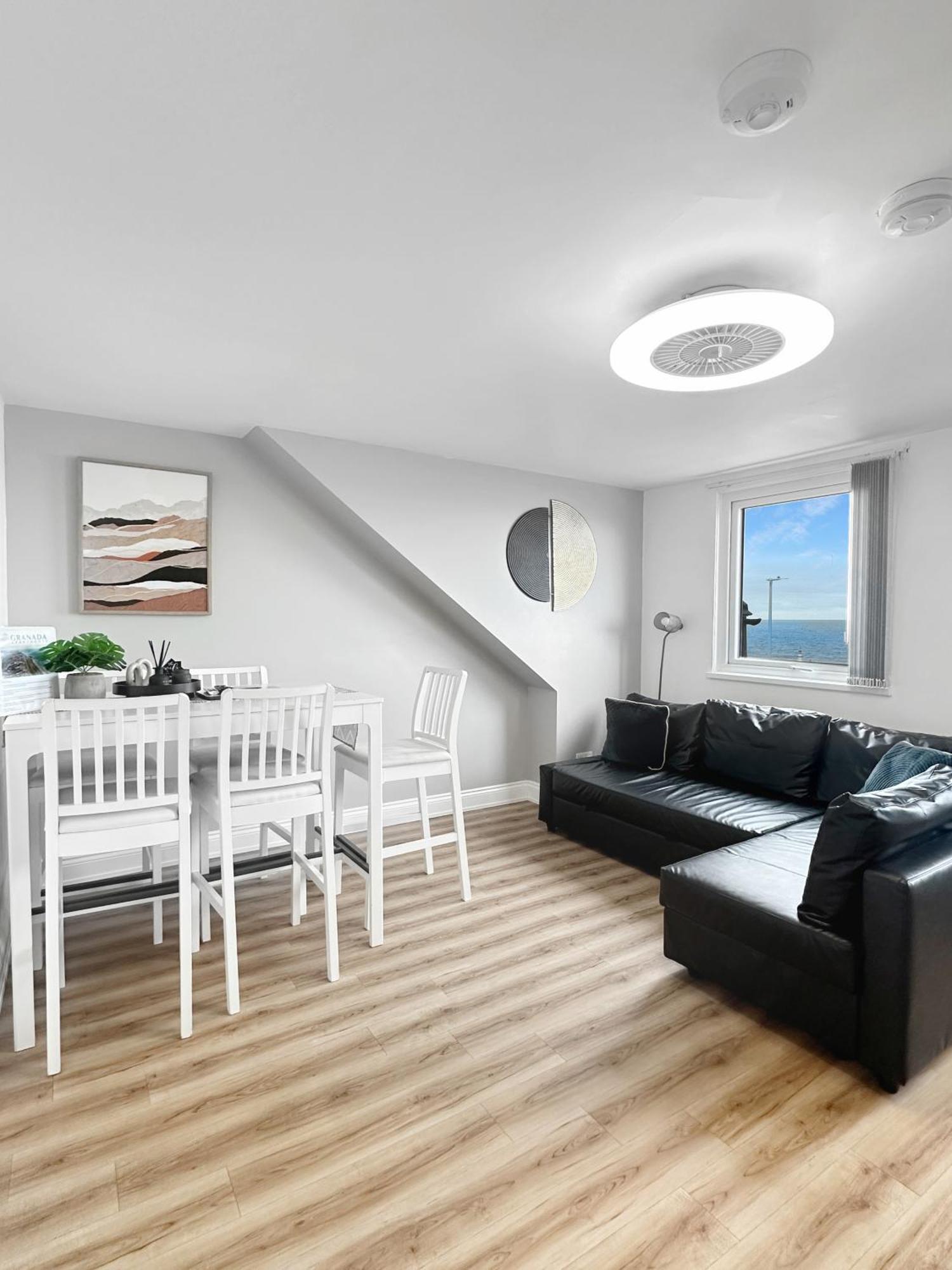 Granada Apartments Queen'S Promenade Blackpool Esterno foto
