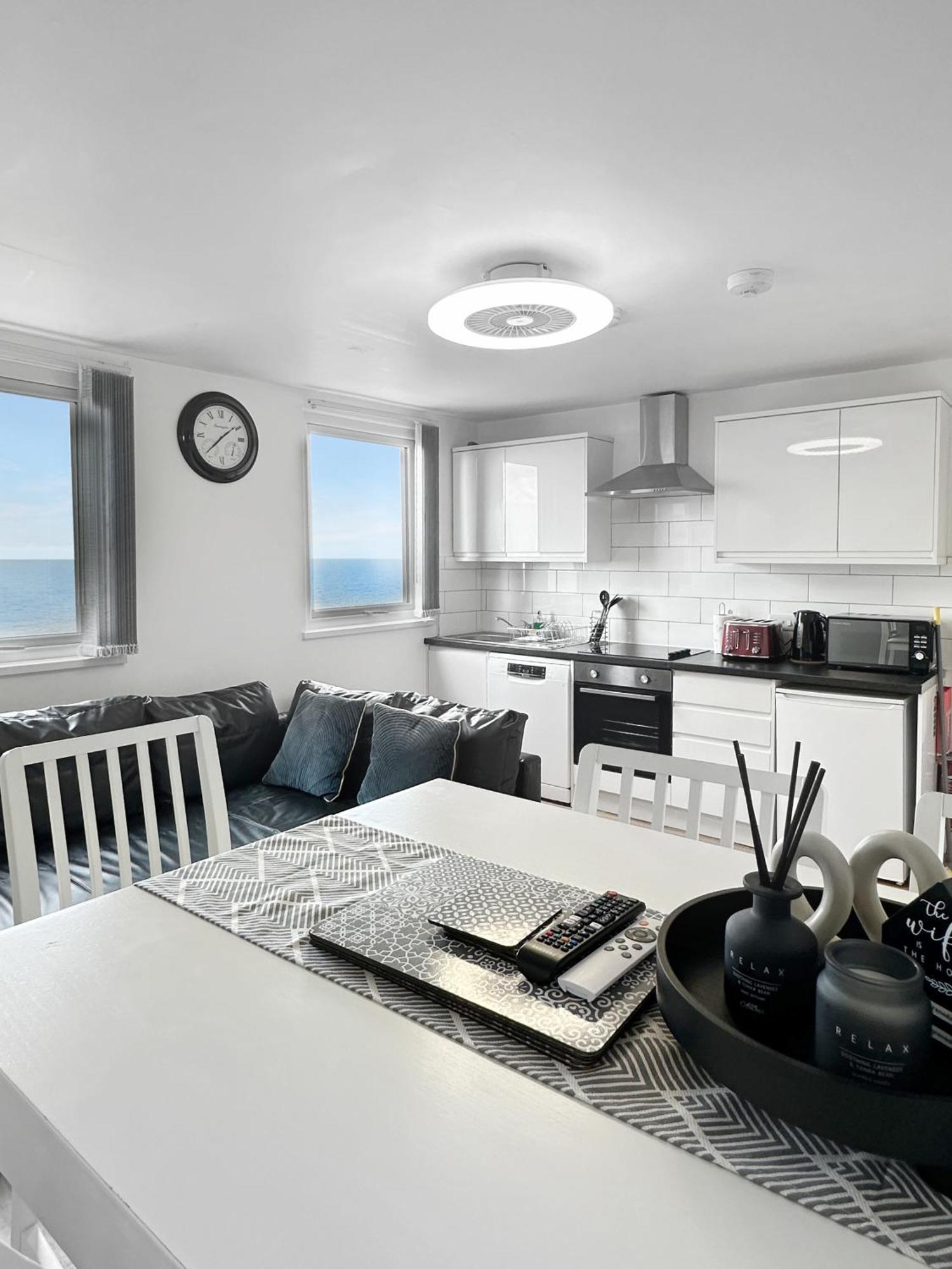 Granada Apartments Queen'S Promenade Blackpool Esterno foto