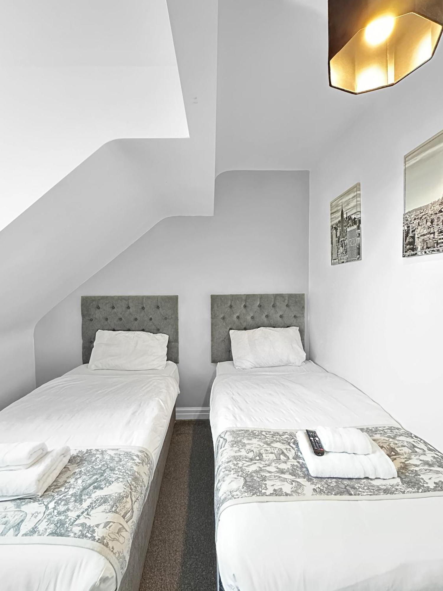 Granada Apartments Queen'S Promenade Blackpool Esterno foto