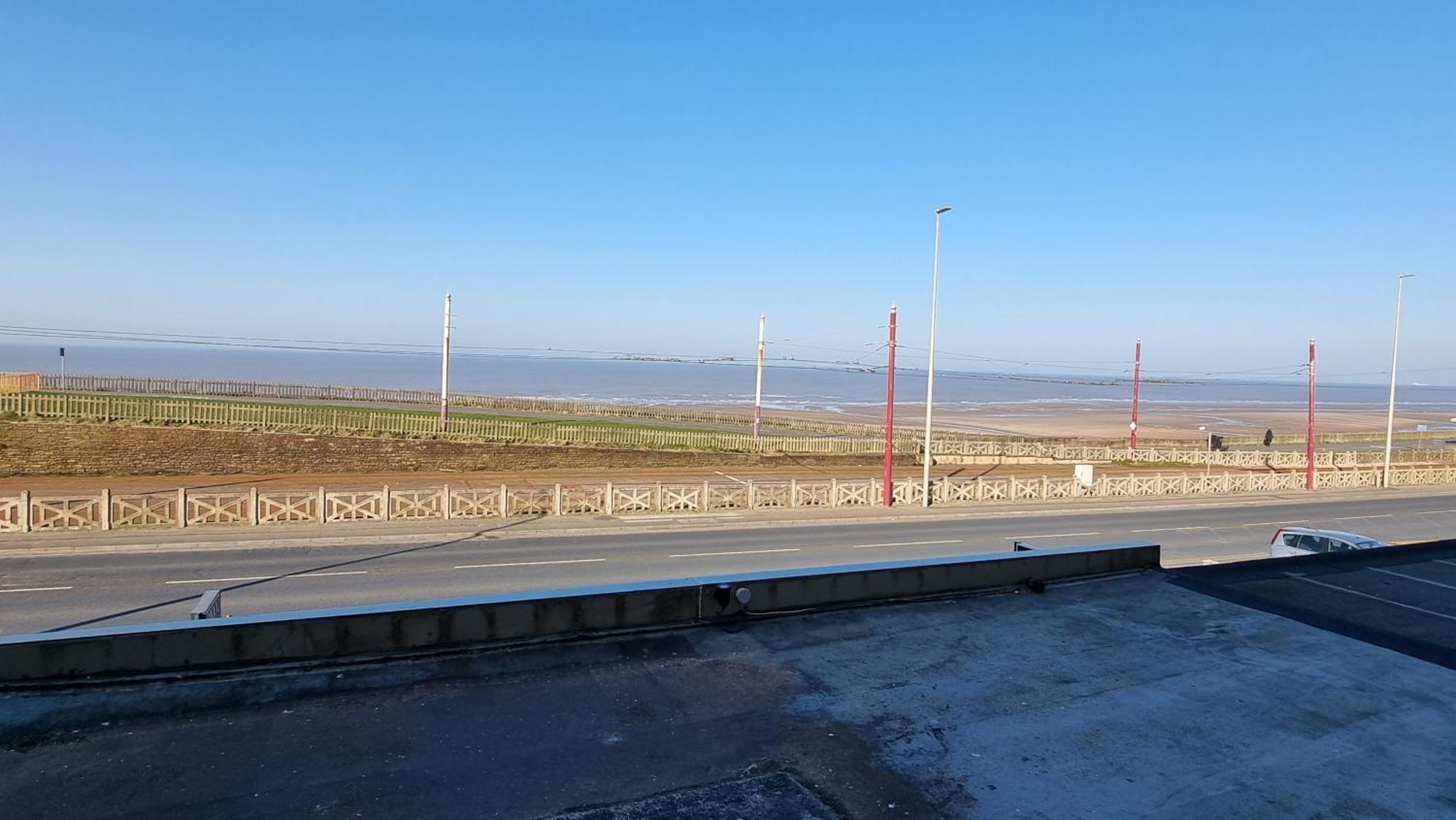 Granada Apartments Queen'S Promenade Blackpool Esterno foto