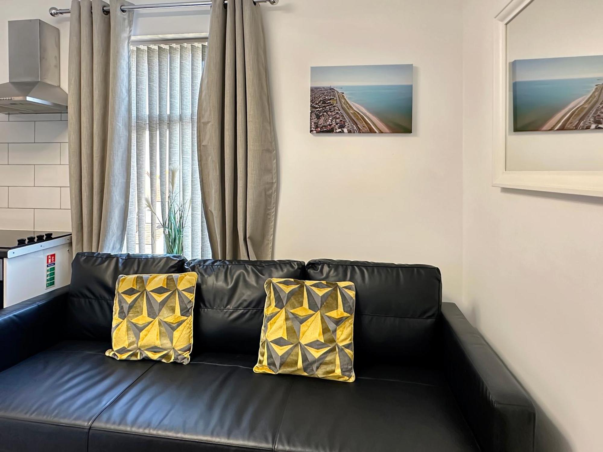 Granada Apartments Queen'S Promenade Blackpool Esterno foto