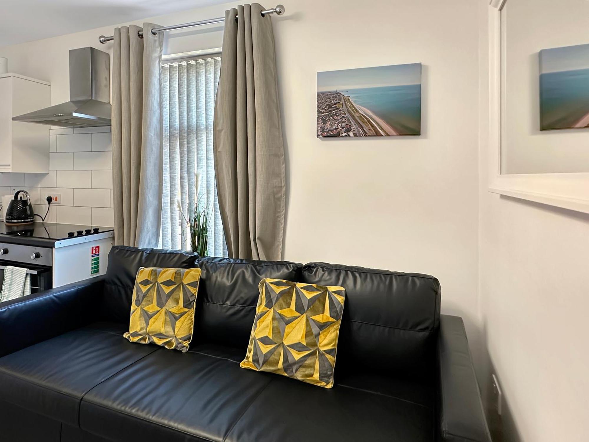 Granada Apartments Queen'S Promenade Blackpool Esterno foto